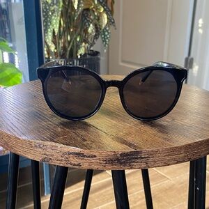 Classic Black Round Women's Sunglasses